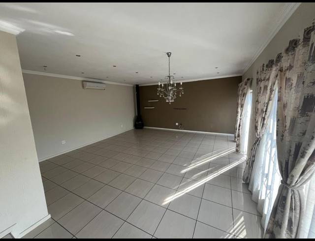 4 BEDROOM HOUSE FOR SALE IN GLENVISTA